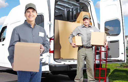 Packing and loading household belongings for an Eltham move